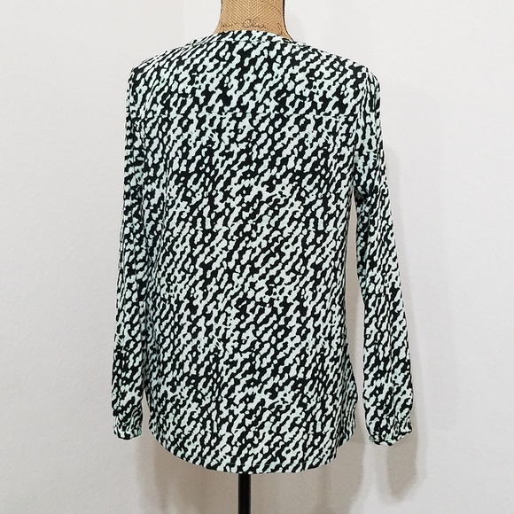 DANA BUCHMAN abstract graphic blouse top office travel EUC - Picture 4 of 8